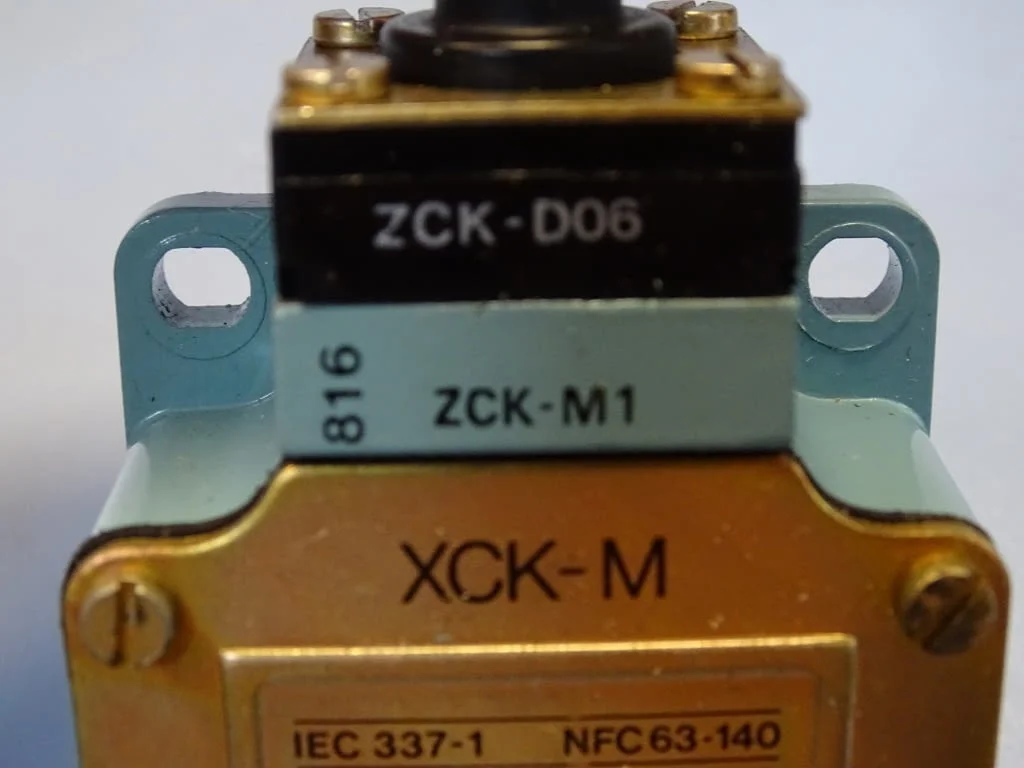 Краен изключвател Telemecanigue XCK-M106 Limit Switch 380VAC — снимка 5