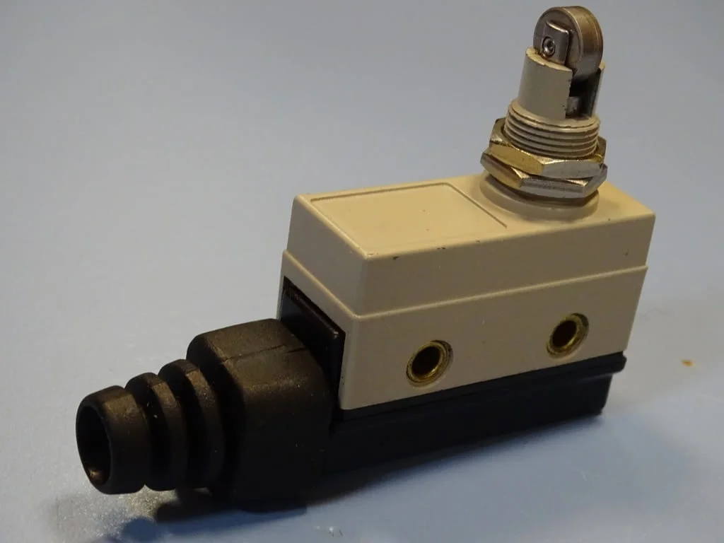 Изключвател Omron ZC-Q2155 Limit Switch 10A/250V — снимка 3
