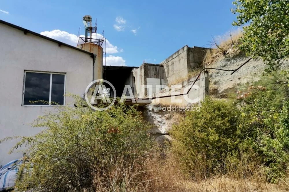 Производствен цех за продажба - м. Друма, близо до Главен път Е79 край Сандански — снимка 3