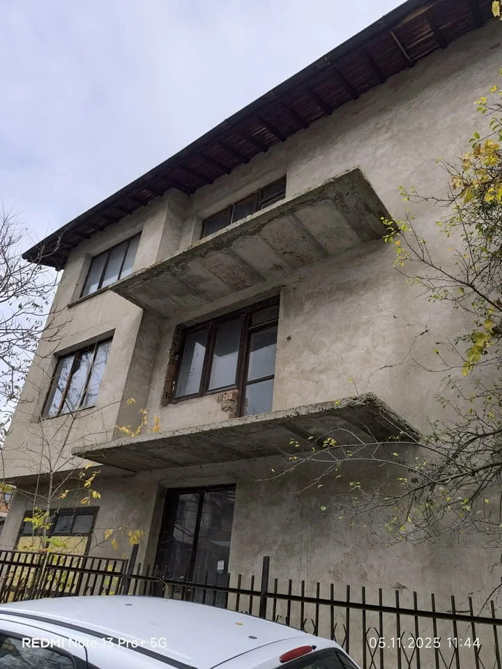 Продавам масивна къща в гр. Перник кв. Нов Драгановец