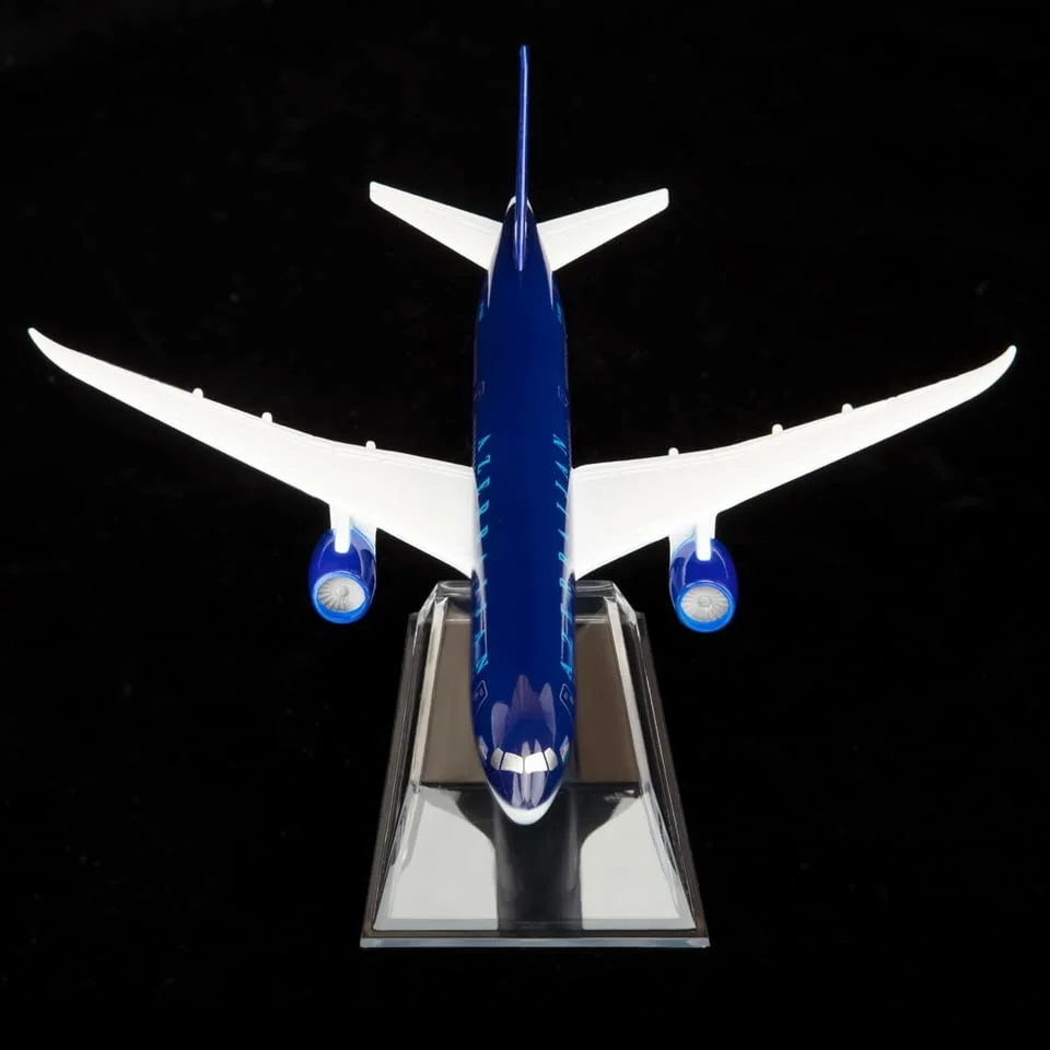 Бойнг 787 самолет модел макет Azerbaijan метален лайнер полет самолети стюардеса пилот летище място — снимка 3