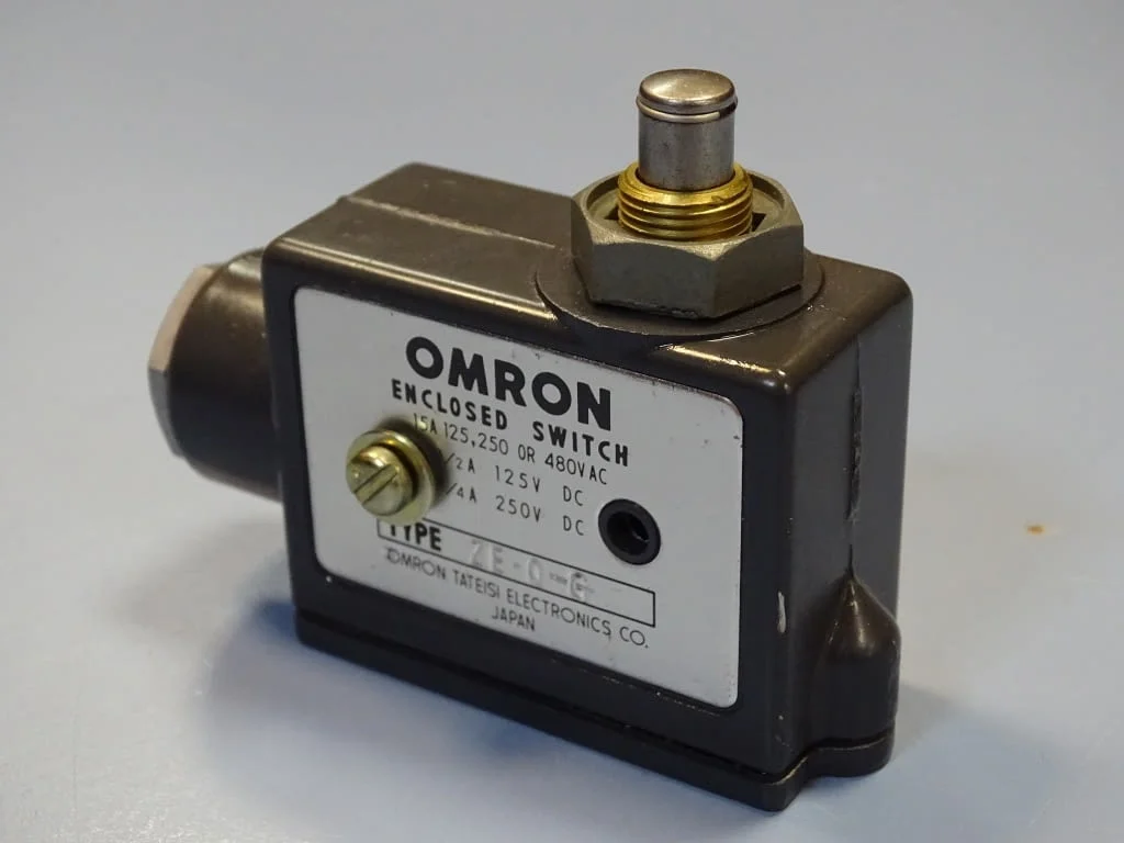 Изключвател Omron ZE-Q-G Enclosed Switch Plunger 15A — снимка 2