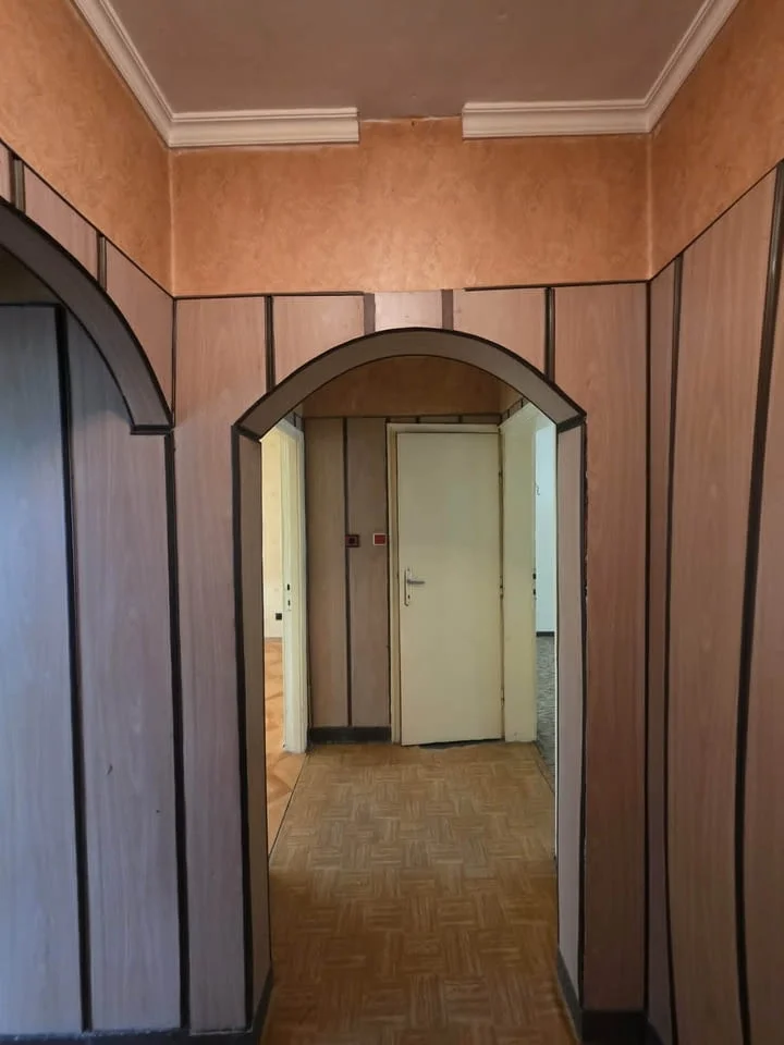 Просторен тристаен апартамент с отличен потенциал в кв.Куба, гр.Хасково — снимка 9