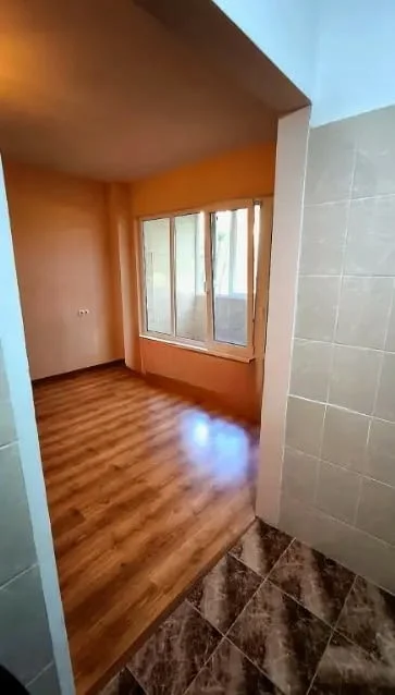 Двустаен апартамент в кв. Тракия — снимка 10