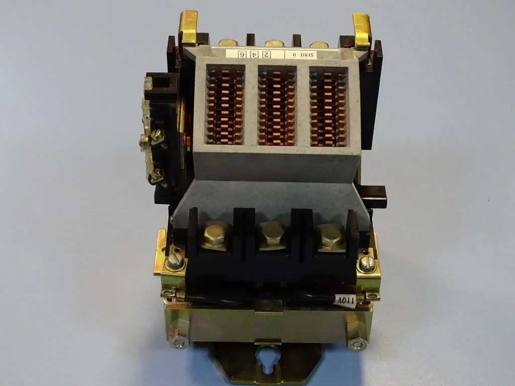 Контактор UNELEC ROC 80U(UTE C63-110) contactor 63A 110V — снимка 2