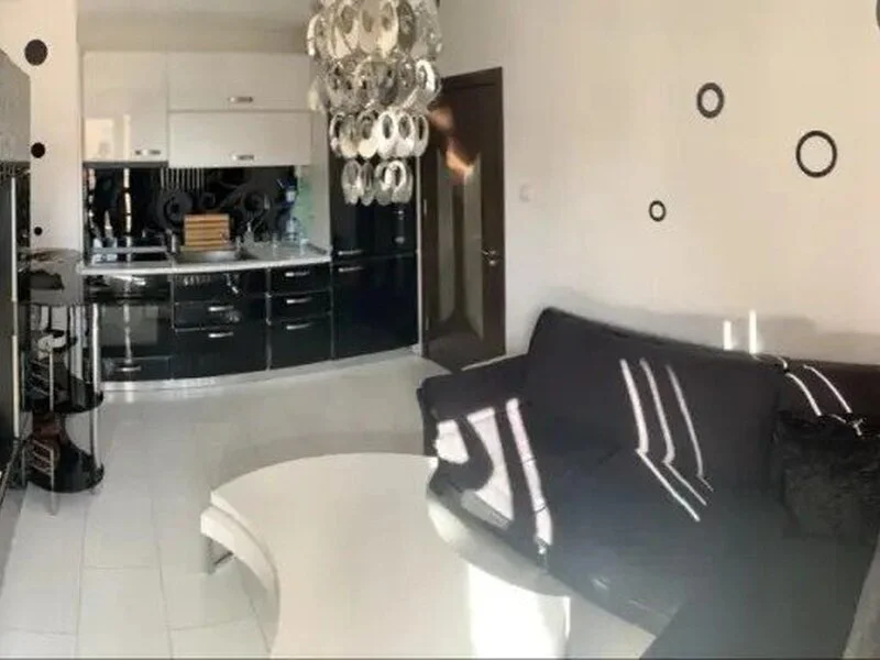Двустаен апартамент, Смирненски — снимка 2