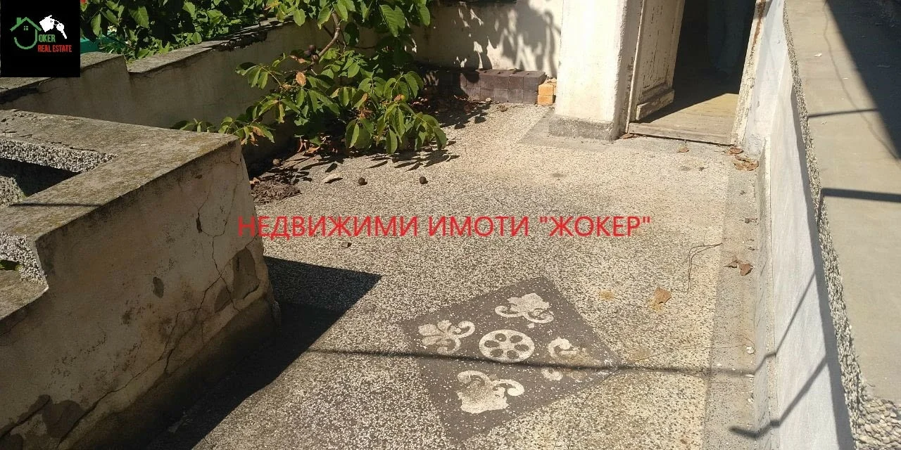 Етаж от къща с двор и гараж — снимка 9