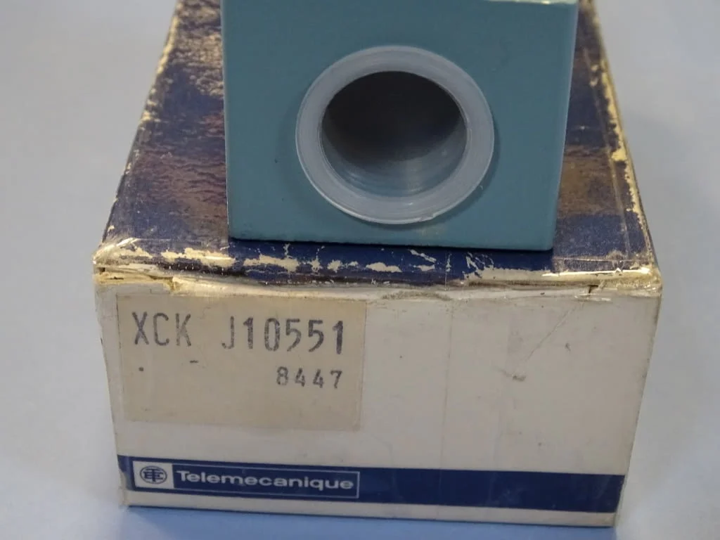 Краен изключвател Telemecanigue XCK-J10551 Limit Switch 380VAC — снимка 9