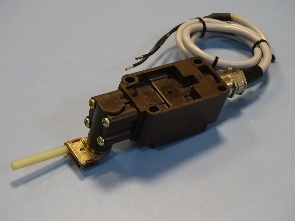 Краен изключвател Schmersal T4V7H336-11z limit switch 220V — снимка 4