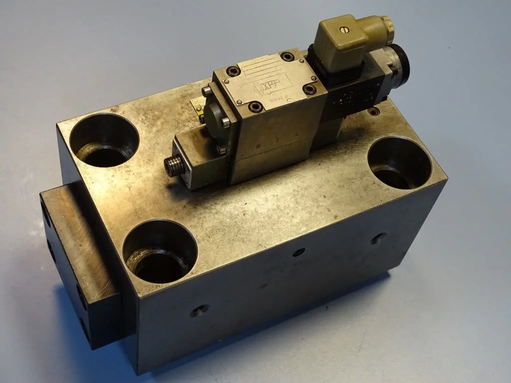 Хидравличен разпределител WADOWICE 4WE6051/024NZ4 2USSF-40/3 directional valve 24VDC — снимка 2
