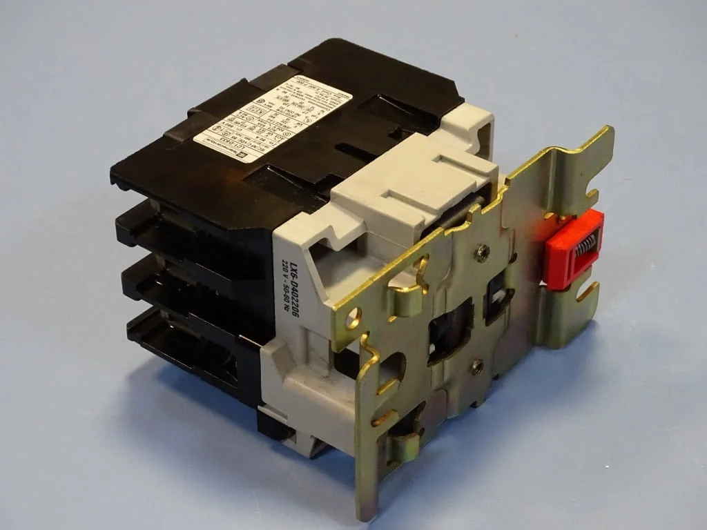 Контактор Telemecanique LC1-D633 M7 contactor 80A 220V/50Hz — снимка 4