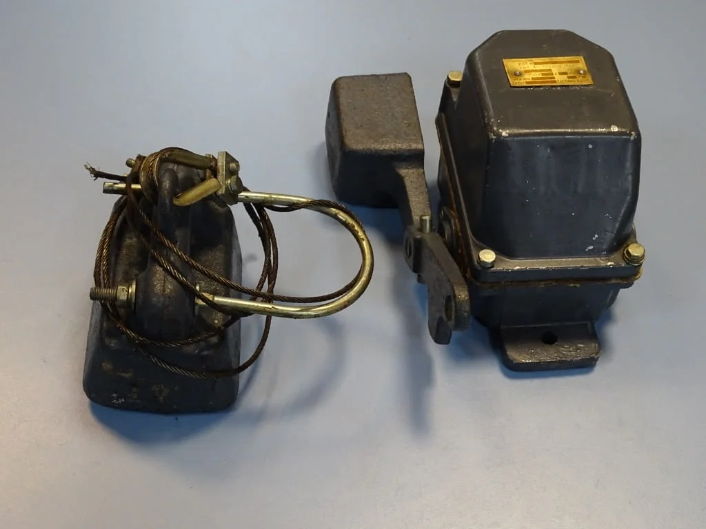 Краен изключвател с противовес за кран, телфер, хаспел USSR КУ-703 Limit Switch 10A 380V