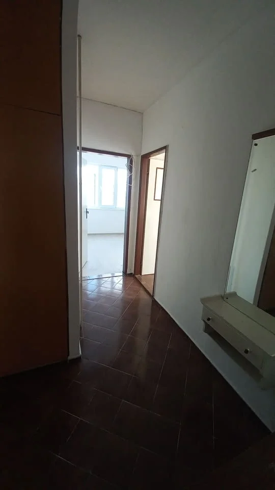 Продаваме двустаен апартамент в кв. Каменица 1 — снимка 5