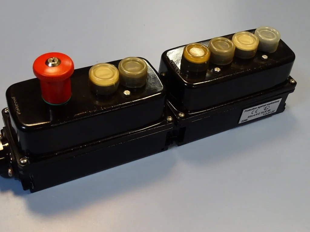 Бутониера 6 бутона+стоп G.Gioverzana 541050Ex button station protection — снимка 9