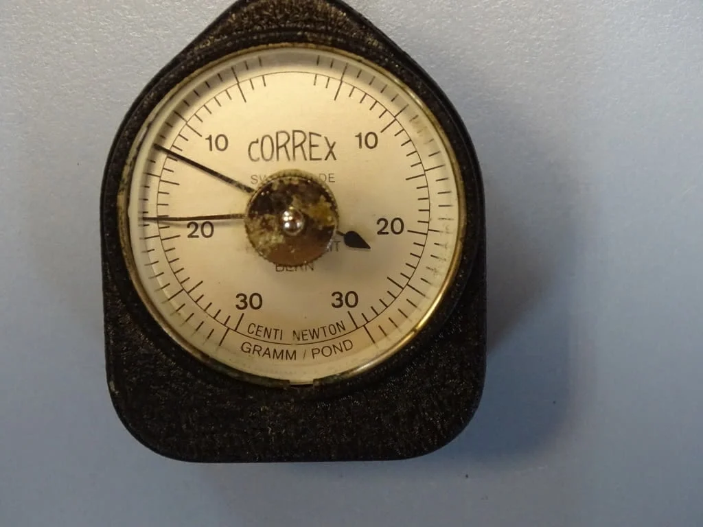 Грамометър CORREX HAAG-STREIT Bern tension gauge Gramm Pond 30-0-30 Centi — снимка 2