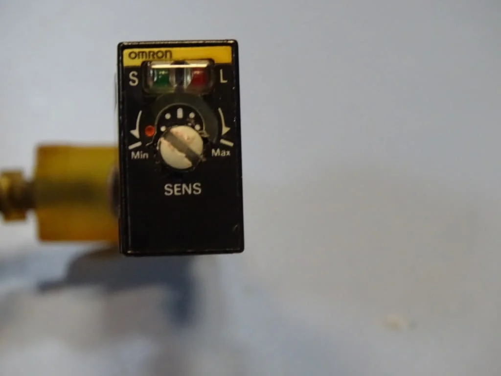 Фотоелектричен сензор Omron E3S-AD87 Photoelectric sensor 10-30VDC — снимка 4
