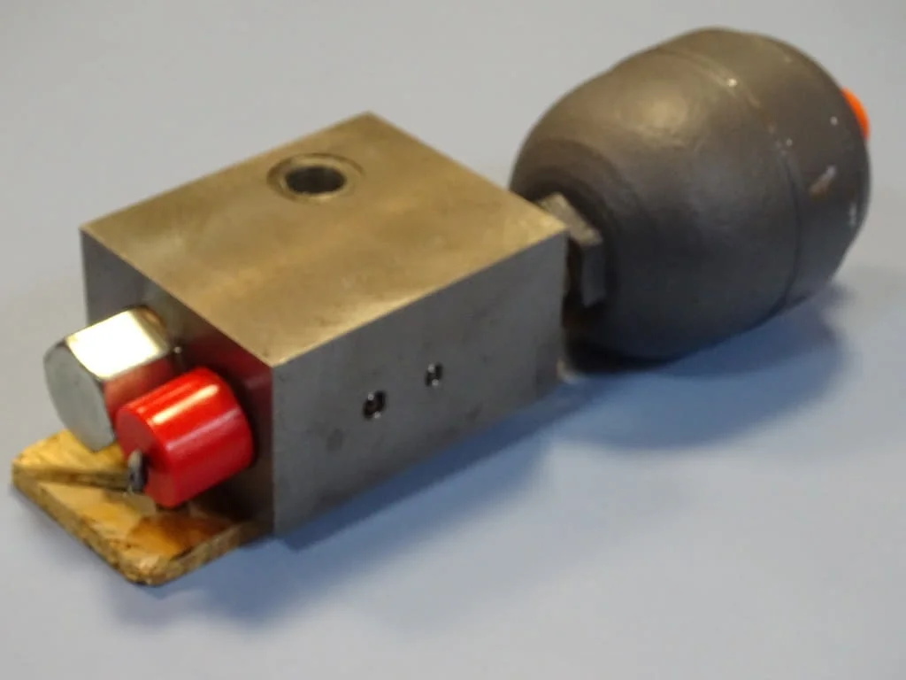 Хидроакумулатор HYDAC 0.370 L с хидравличен блок — снимка 6