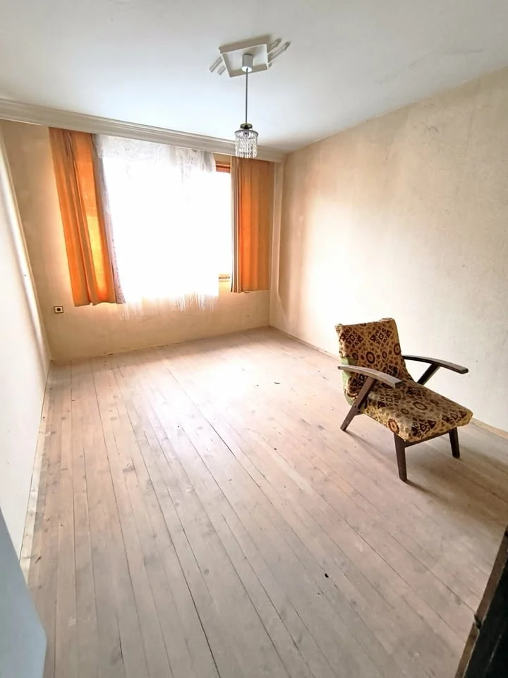 Продавам масивна къща в гр. Перник кв. Нов Драгановец — снимка 2
