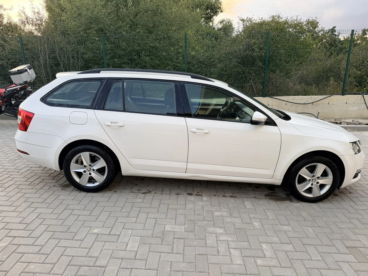 Skoda Octavia комби 1.5 TSI 150 кс., 6 ск., 2018 г., евро 6, 2 ключа, теглич, много добро състояние — снимка 5