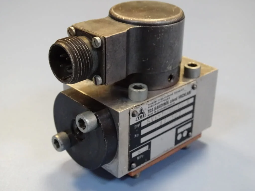 Хидравличен пропорционален клапан TOS Rakovnik SVG-10/M3-06-0 servo valve — снимка 7