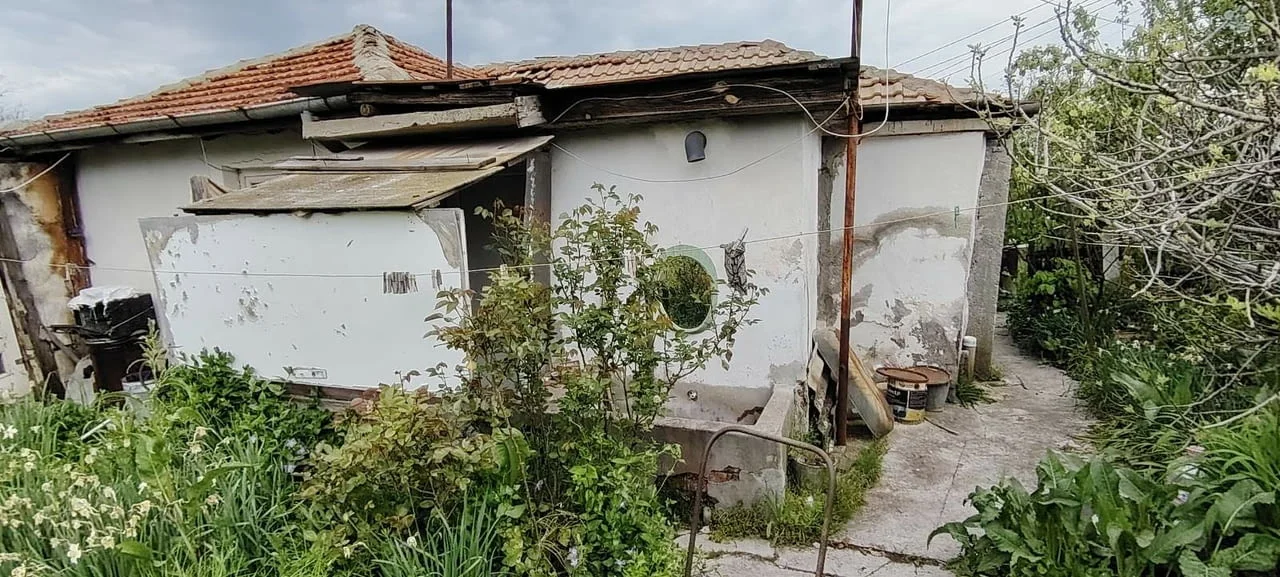 Парцел с вила в Южна индустриална зона, гр. Хасково