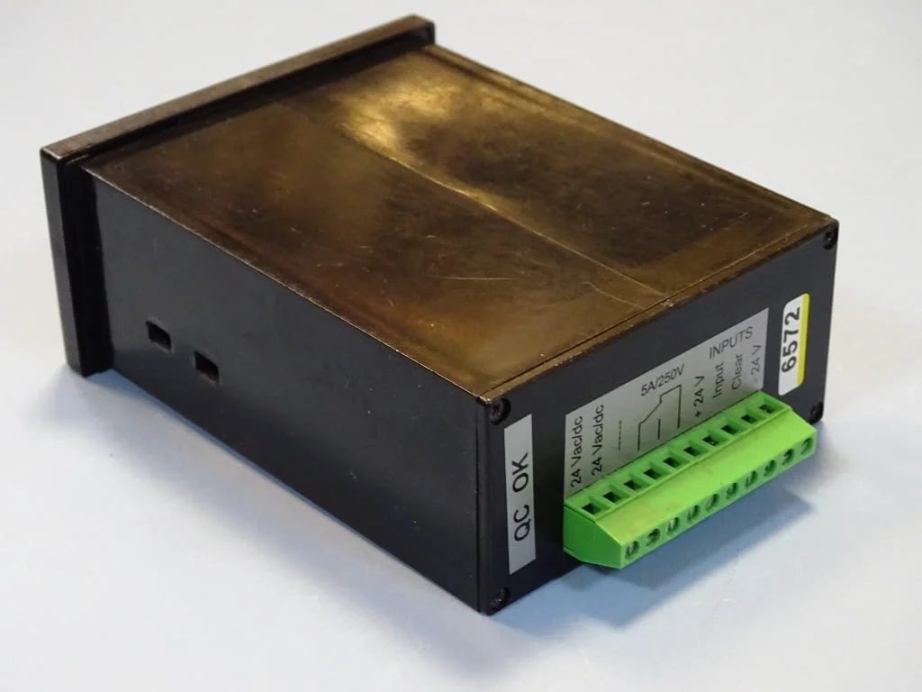 Цифров брояч STS 201-6 Programable Counter 250VAC, 24VAC/VDC — снимка 4