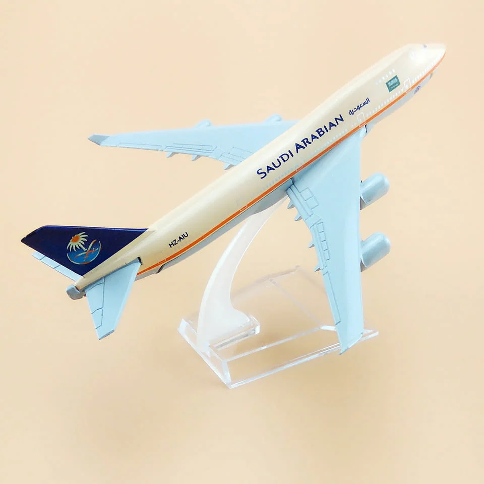 Бойнг 747 самолет модел макет Saudi Arabian метален лайнер Boeing международни полети — снимка 4