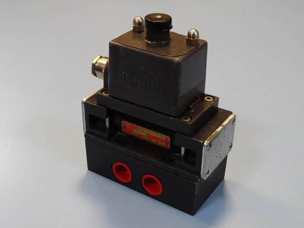 Пневматичен разпределител HERION 26511C69 Single Solenoid Valve 220V/50Hz G1/2 — снимка 2