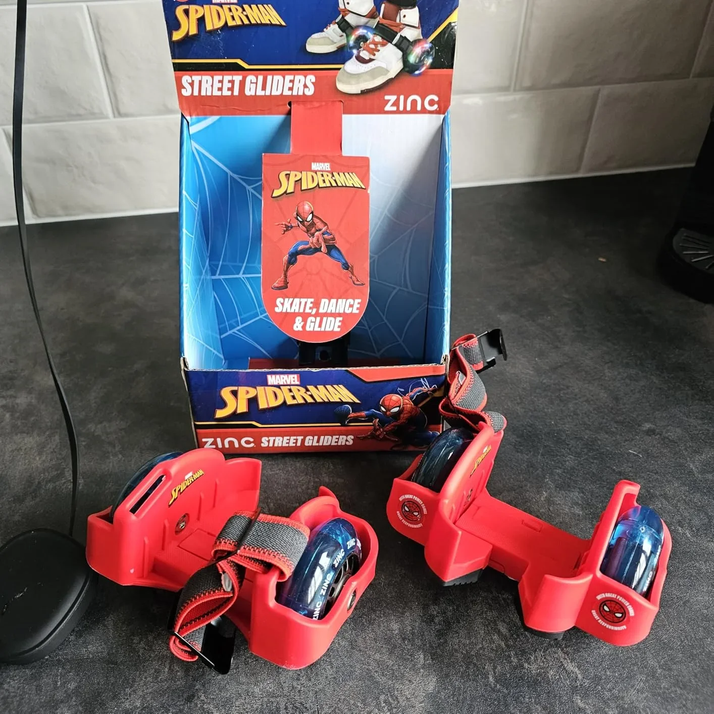 Zinc Street Gliders Marvel Spider-Man – светлинни плъзгащи обувки за лед/тротоар, 5+ години — снимка 9