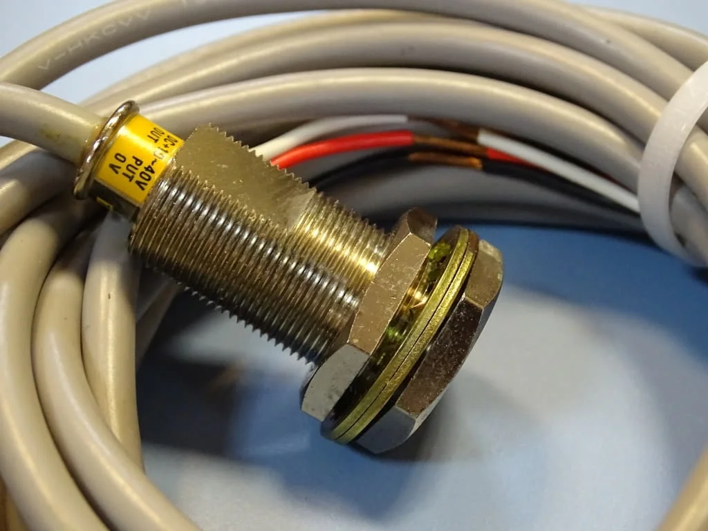 Индуктивен датчик Omron TL-X5E1 inductive proximity sensor — снимка 8