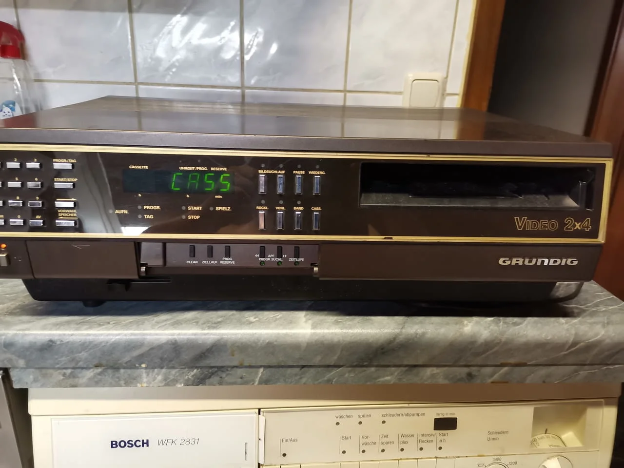 Grundig Video 2x4 Super Video 2000 Recorder