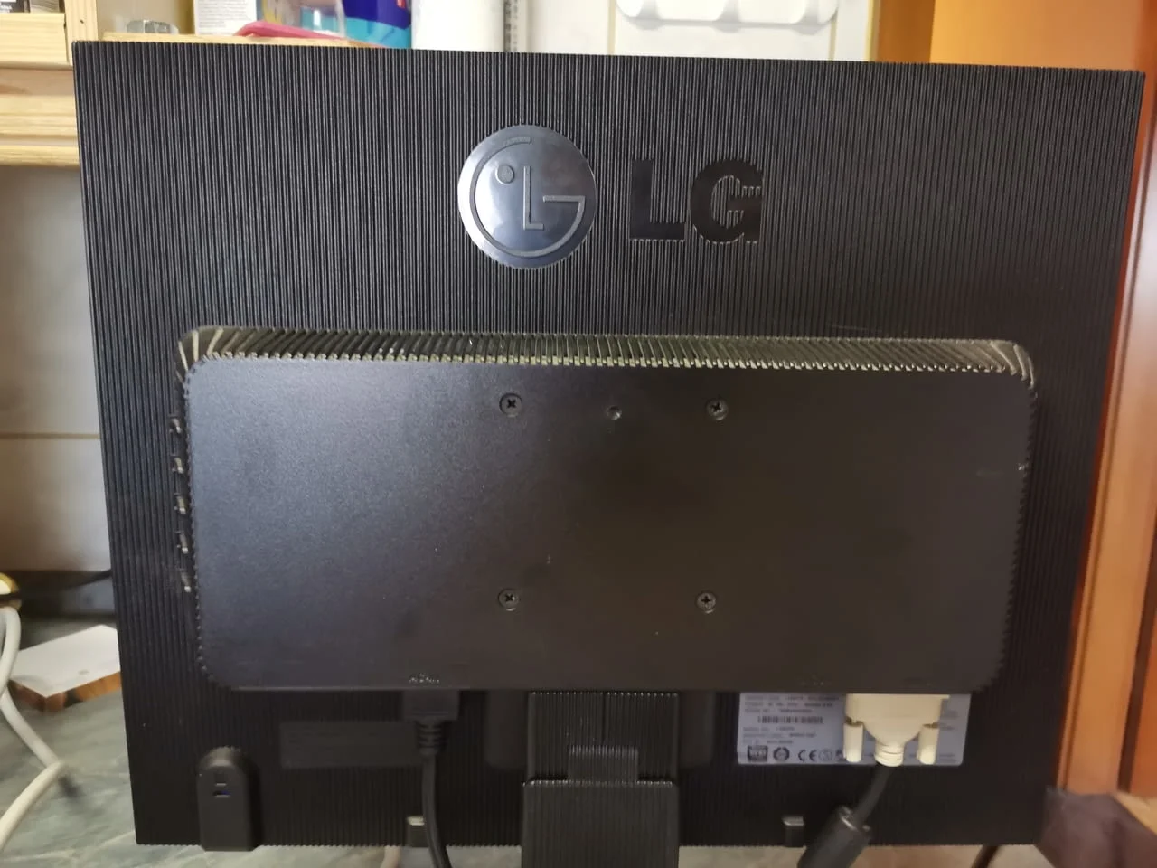 LG L1953TR-SF Monitor — снимка 7