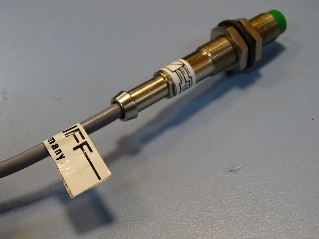 Индуктивен датчик Balluff BES516-356AOX 8610 proximity switch 10-30VDC — снимка 3