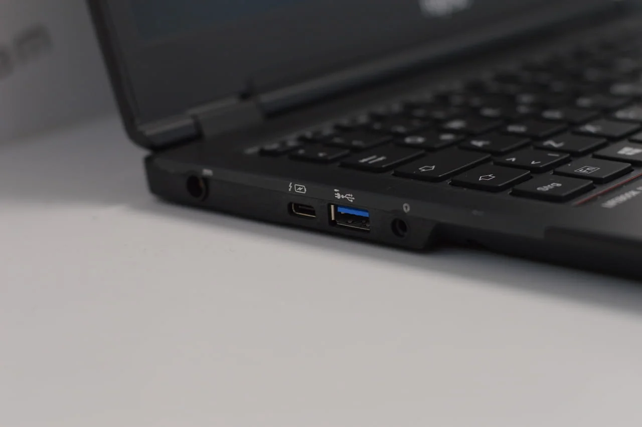 Fujitsu LifeBook U729 - 12.5" - (1920x1080), IPS дисплей / Intel Core i5-8265U / 8GB RAM / 256GB SSD — снимка 6