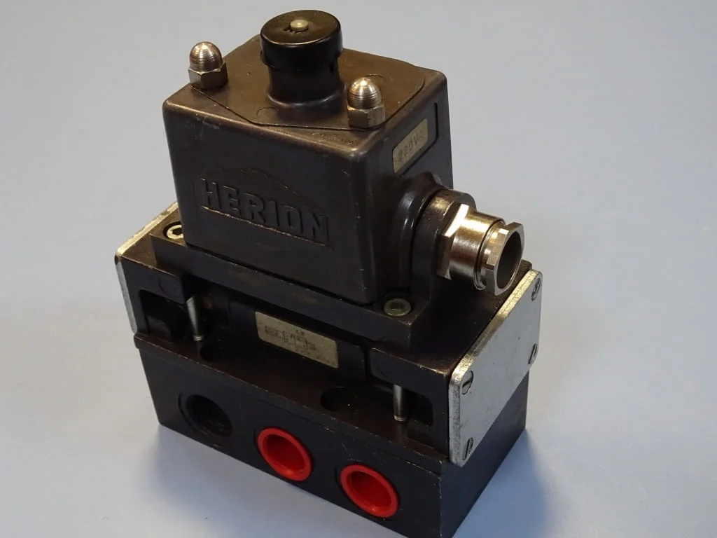 Пневматичен разпределител HERION 26511C69 Single Solenoid Valve 220V/50Hz G1/2 — снимка 6