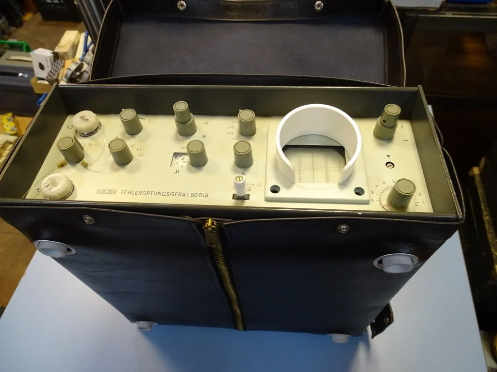 Осцилоскоп VEB RFT Fehlerortungsgerat 80018 — снимка 10