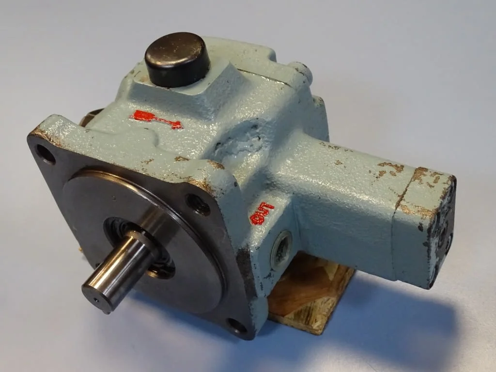 Хидравлична пластинчата помпа NACHI VDR-1B-1A2-21 variable vane pump 30L/min — снимка 3