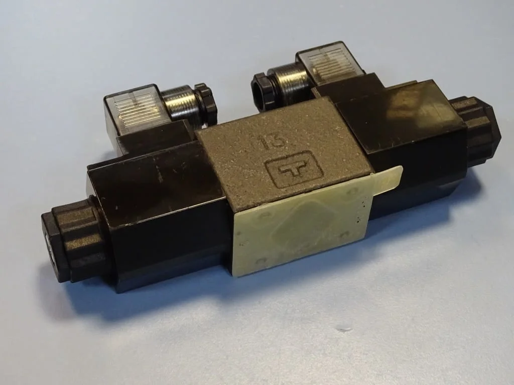 Хидравличен разпределител YUKEN DSG-01-3C4-D24-N1-50 directional valve — снимка 6