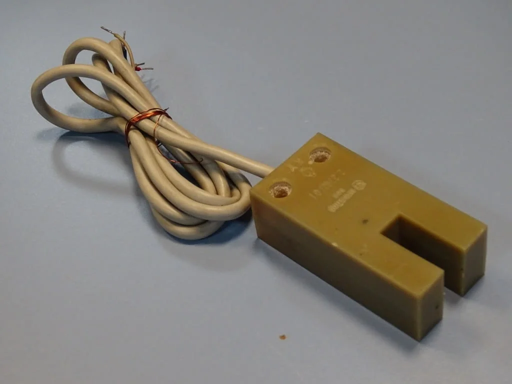 Индуктивен датчик DDR RFT Ursaflop 2.2702/01 proximity sensor slotted initiator — снимка 3