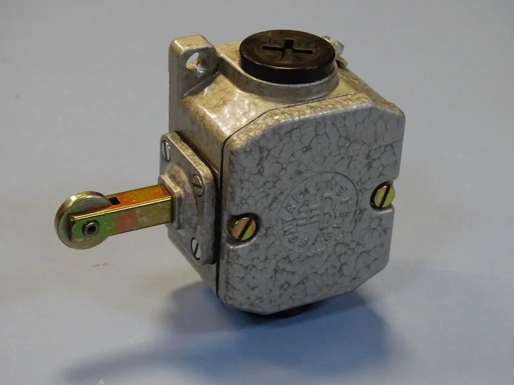 Краен изключвател VEB Robotron GWU1R Limit Switch 6A 500VAC — снимка 6
