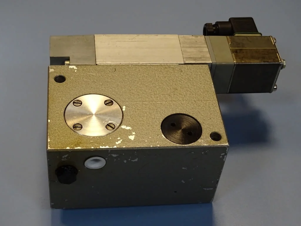 Пневматичен блок wmw DDR StGK04/0413 Pneumatic Valve 10Bar 24VDC — снимка 6