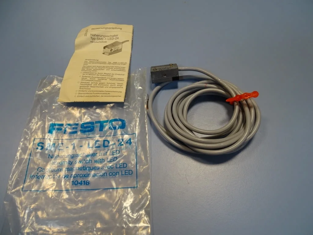 Индуктивен сензор Festo SME-1-LED-24 proximity switch