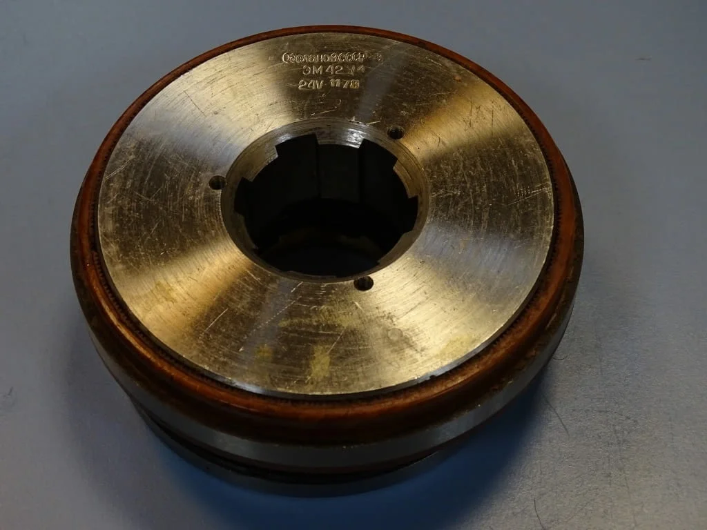 Съединител електромагнитен ЭМ-42У4(ЕМ-42У4) electromagnetic multi-plate clutch 24VDC — снимка 5
