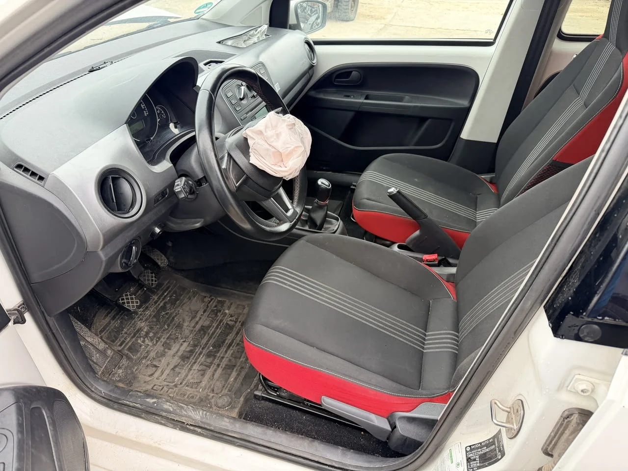Skoda CitiGO, двигател CPG, 1.0 EcoFuel, 68 кс., 5 ск., 137000 км., 2015г., Шкода Ситигоу 1.0 EcoFue — снимка 8