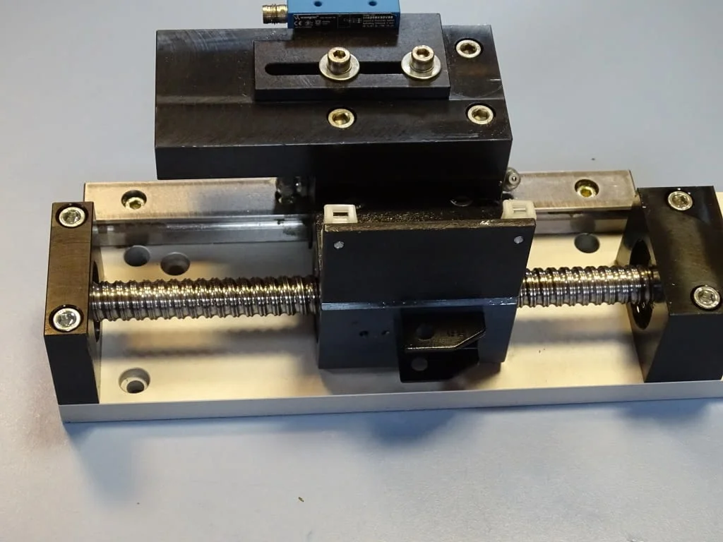 Прецизен механизъм с ел. двигател MAXON MOTOR 248306, направляваща INA, датчик Wenglor — снимка 2
