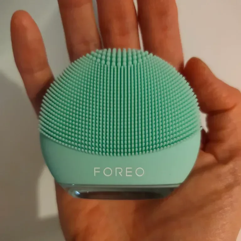 FOREO Luna 4 go Четка за почистване на лице и стягащ масажор за лице — снимка 8