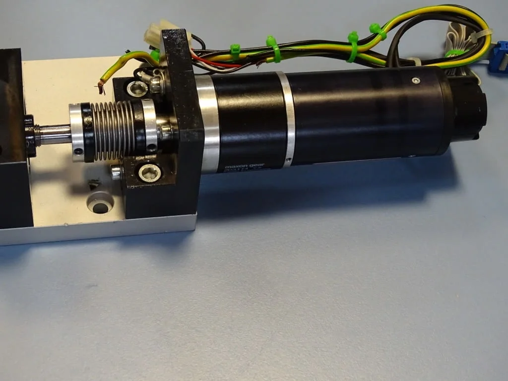 Прецизен механизъм с ел. двигател MAXON MOTOR 248306, направляваща INA, датчик Wenglor — снимка 3