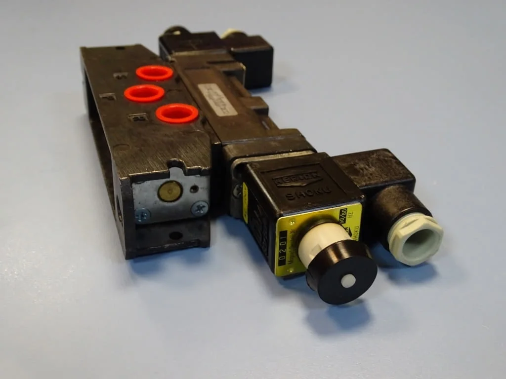 Пневматичен разпределител SHOKU-HERION 5BC-03F solenoid valve 100VAC — снимка 9