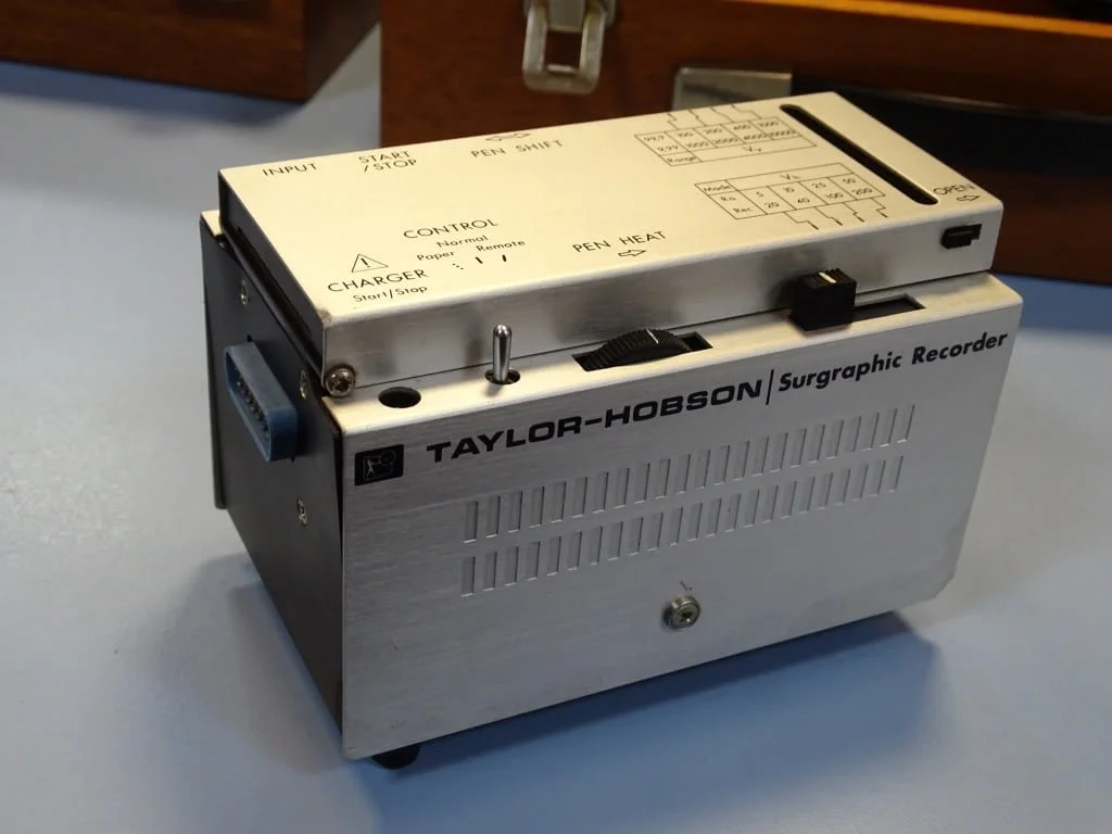 Грапавомер TAYLOR-HOBSON surtronic 3 parameter surgraphic recorder — снимка 6