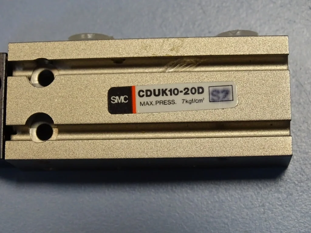 Пневматичен цилиндър SMC CDUK10-20D + 2 сензора SMC D-97 indicator — снимка 3